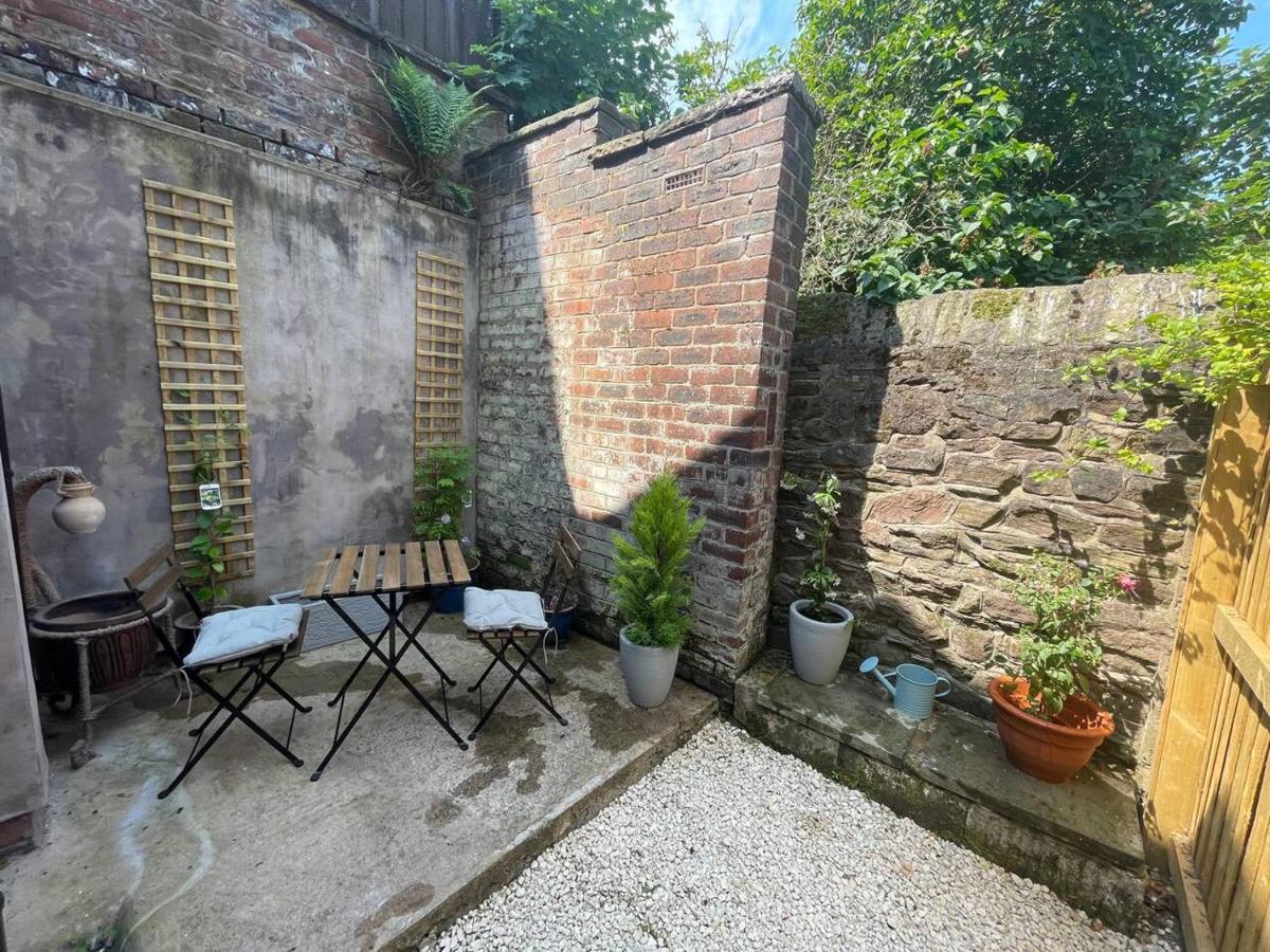 Tucked Away House In Macclesfield Villa Exterior foto